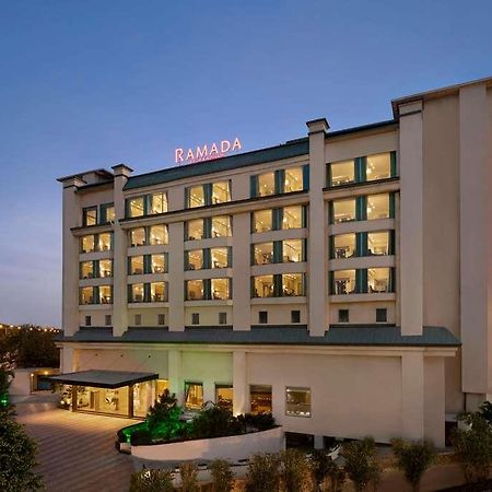 Ramada By Wyndham New Delhi Pitampura Hotel Екстериор снимка