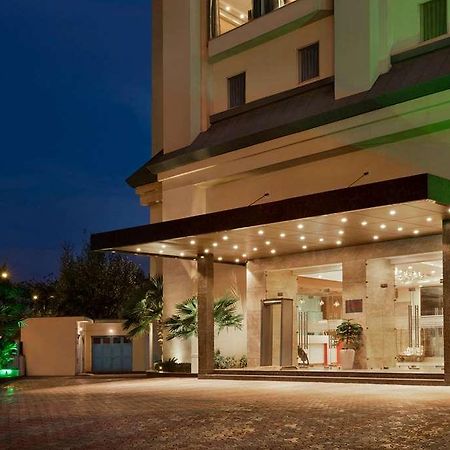 Ramada By Wyndham New Delhi Pitampura Hotel Екстериор снимка