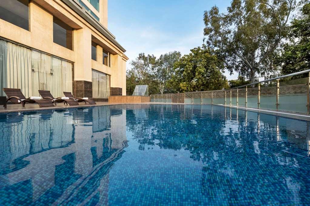 Ramada By Wyndham New Delhi Pitampura Hotel Съоръжения снимка