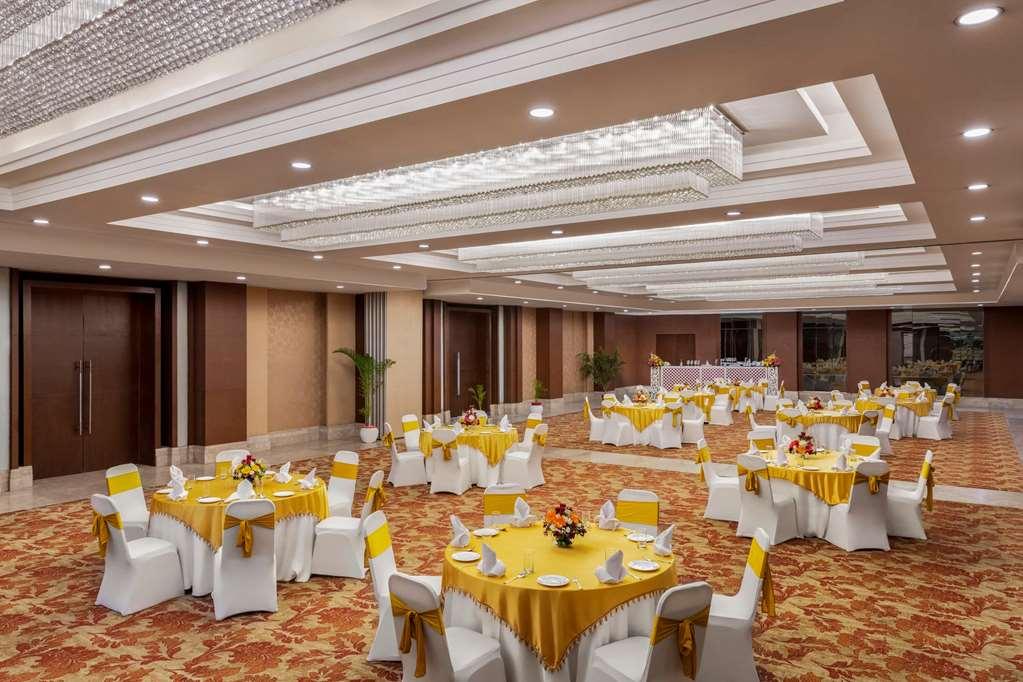 Ramada By Wyndham New Delhi Pitampura Hotel Съоръжения снимка