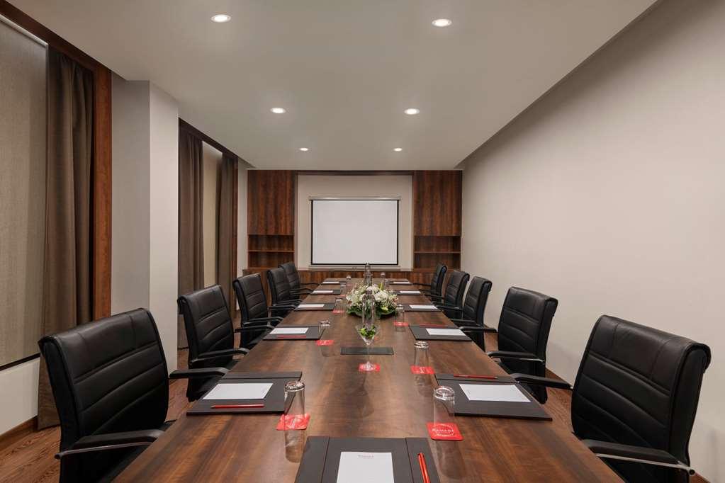 Ramada By Wyndham New Delhi Pitampura Hotel Съоръжения снимка