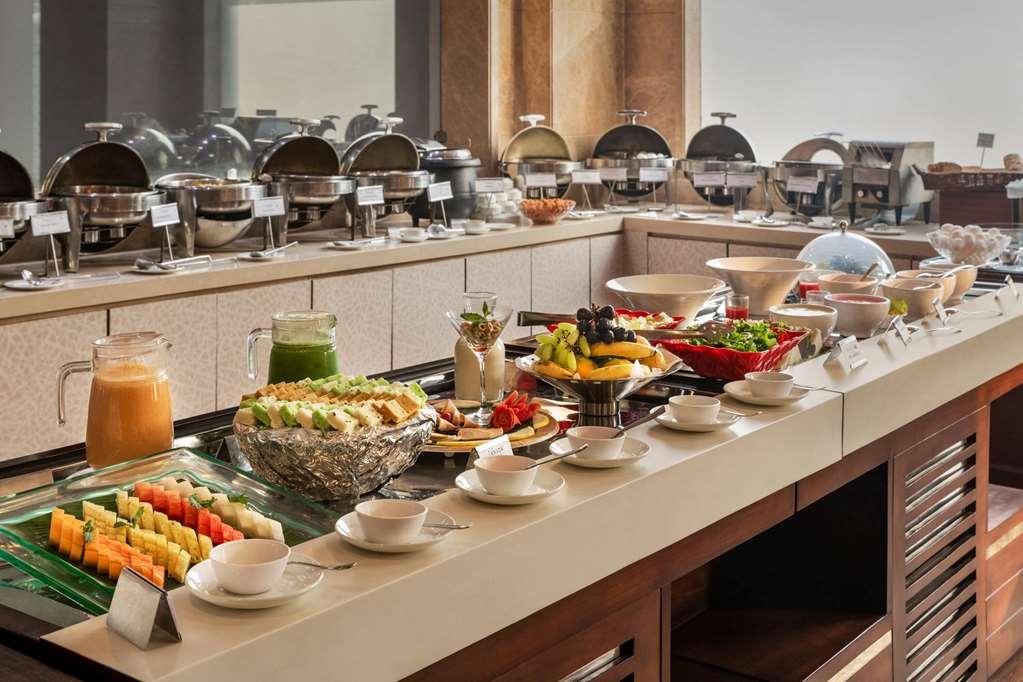 Ramada By Wyndham New Delhi Pitampura Hotel Ресторант снимка