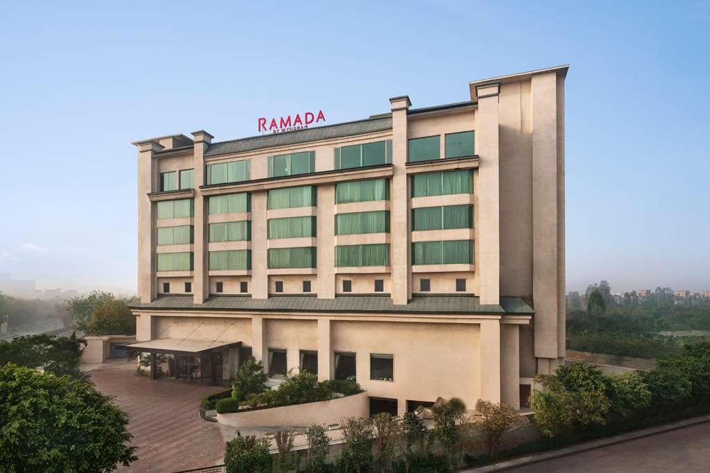 Ramada By Wyndham New Delhi Pitampura Hotel Екстериор снимка