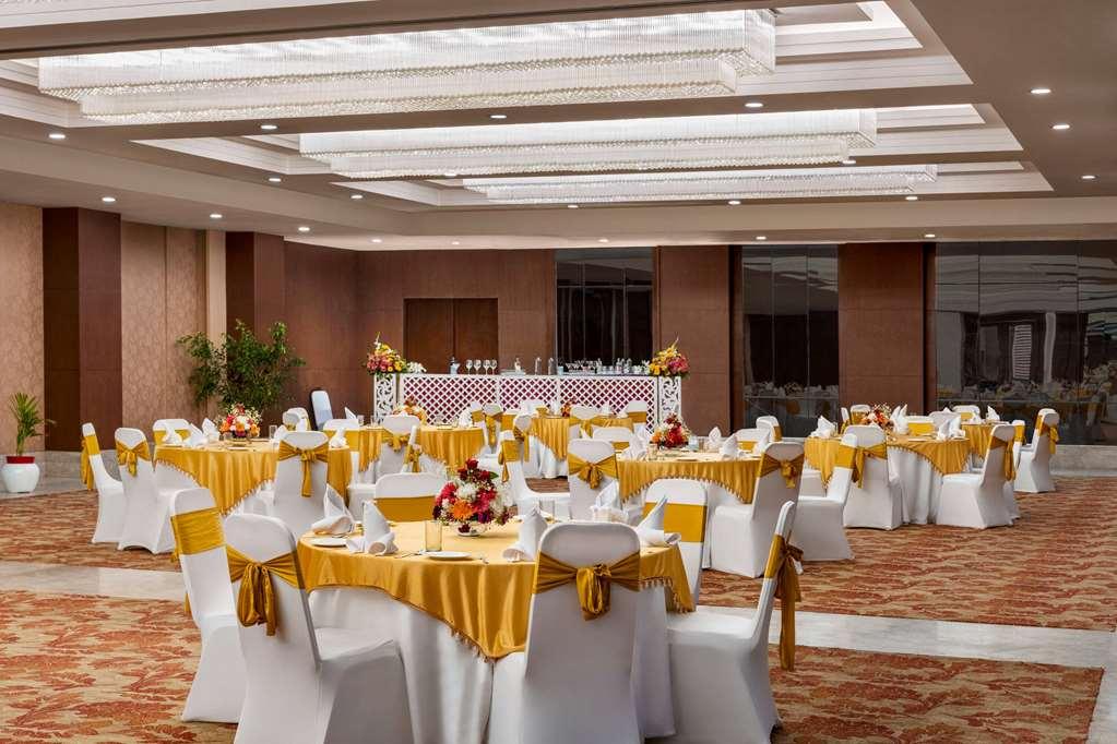 Ramada By Wyndham New Delhi Pitampura Hotel Съоръжения снимка