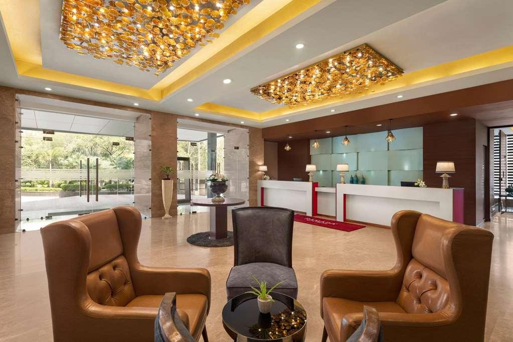 Ramada By Wyndham New Delhi Pitampura Hotel Интериор снимка
