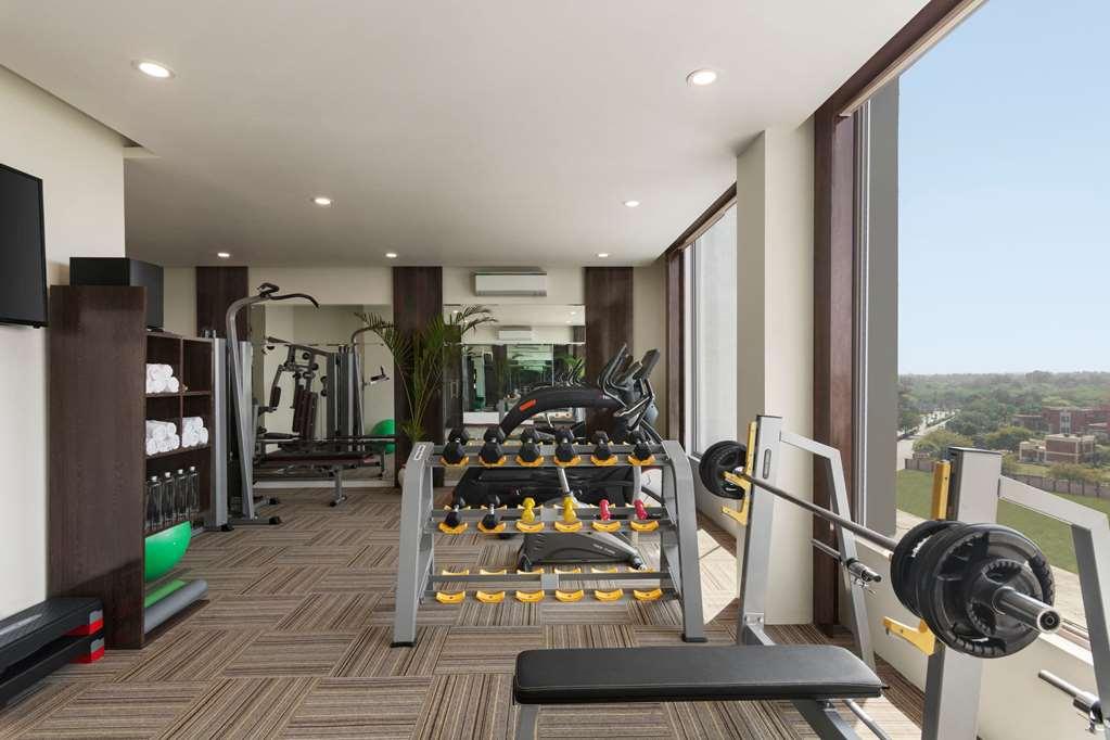 Ramada By Wyndham New Delhi Pitampura Hotel Съоръжения снимка