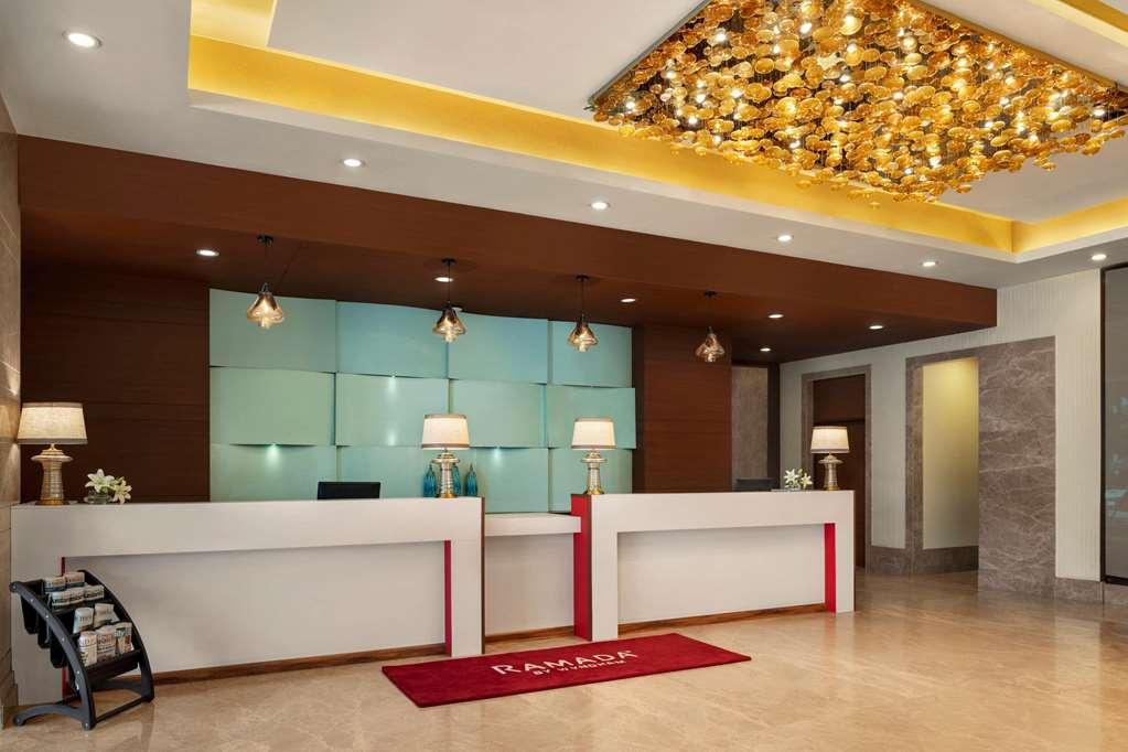 Ramada By Wyndham New Delhi Pitampura Hotel Екстериор снимка